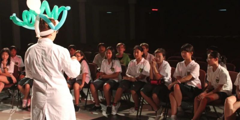 How in-school artists helped boost creativity 校内艺术家如何帮助学生提高创造力